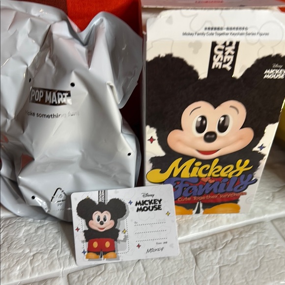 Confirmed Mickey Disney Mickey Mouse Collectible Keychain - Black and Red - Picture 5 of 5